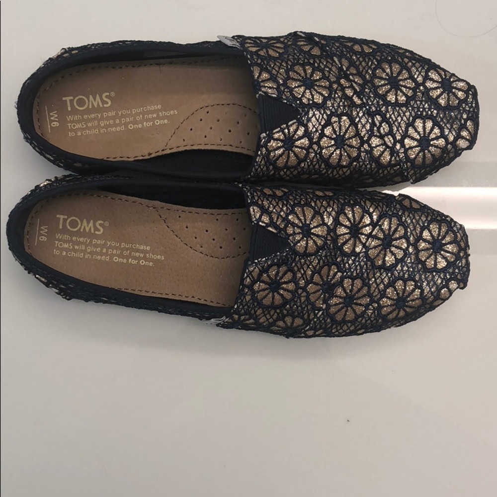 TOMS - Picture 4 of 5